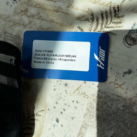 XL Women’s black swimsuit mesh opening soft molded cup brand Hilor NWT - Picture 3 of 3